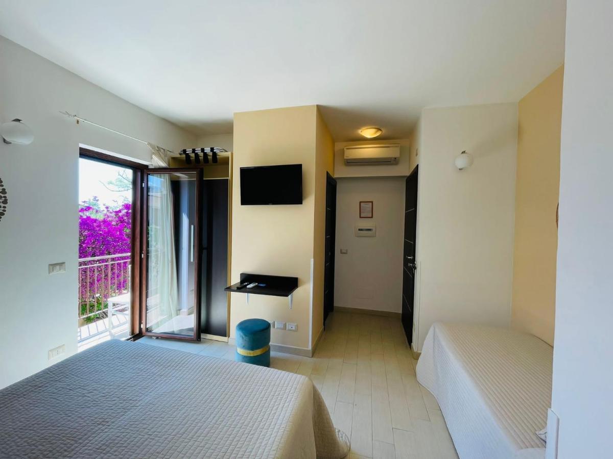 B&B Il Girasole Capo dʼOrlando Exterior foto