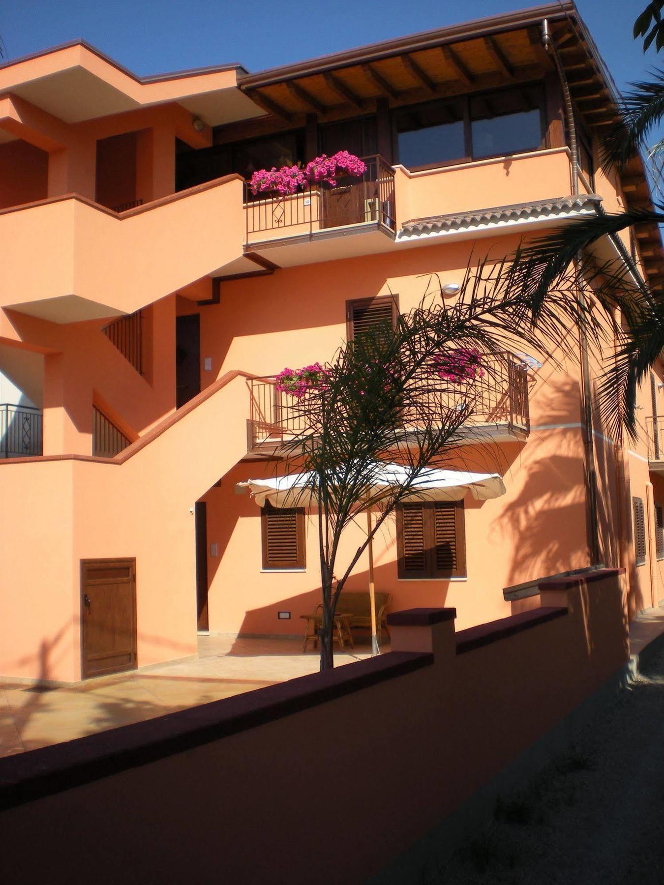 B&B Il Girasole Capo dʼOrlando Exterior foto